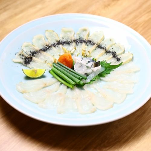 Our specialty! Thickly cut sashimi!! *Great value tasting platter (aged sashimi & Noto fugu seared over straw)