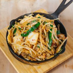 Delicious Taiwanese bean sprout stir-fry with seafood