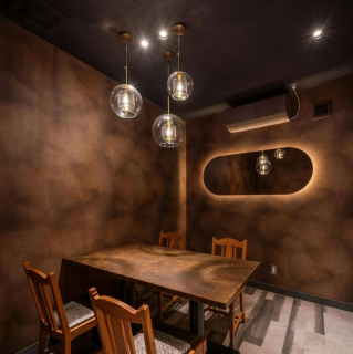 A completely private room that can accommodate up to four people.Please use it for meals with important people such as anniversaries and special dinners.