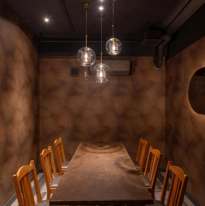 好きなお酒と料理をあてに宴を楽しむ大人酒場をテーマに…