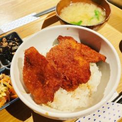 新潟名物タレカツ丼