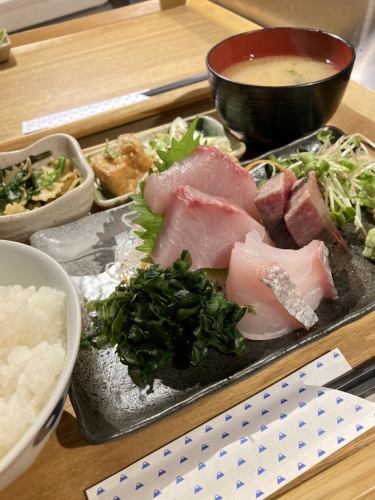 Fresh fish sashimi set meal