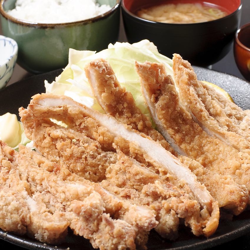 信州松本的鄉土美食【三足燒套餐】是餡料滿滿的絕品。