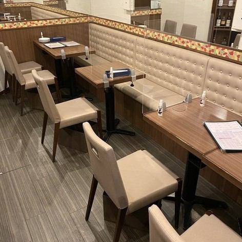 肩ひじ張らずに本格フレンチを楽しめる空間をお楽しみ下さい。