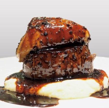 “尊享套餐”包含9道菜,包括牛柳和罗西尼鹅肝!含2小时畅饮,仅需9500日元