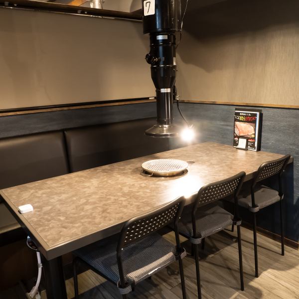 全席半個室のプライベート空間! 清潔感溢れる店内は女性同士のご利用にも好評♪ デートも、ファミリーも、大人数の宴会も!様々なご利用目的にご対応いたします。