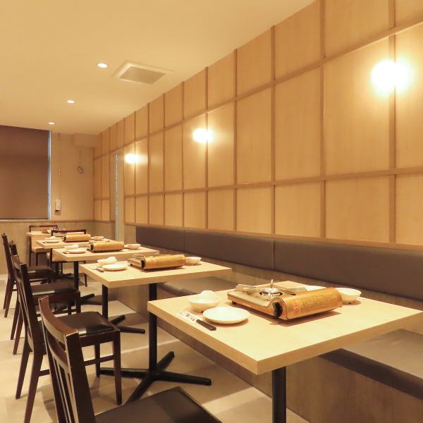 The table seating at the back of the restaurant is spacious and can accommodate 2 to 16 people.In addition, we also have box seating and tables that can accommodate parties of up to 24 people, making us suitable for a wide range of occasions, including company parties and girls' nights out.Please use it for small and medium-sized banquets.