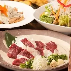 人気メニューの「馬刺し」
