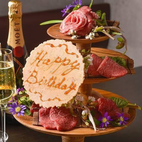 Anniversary meat cake (6980 yen for 2 people)