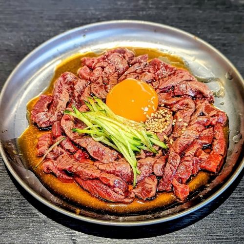 炙りユッケ