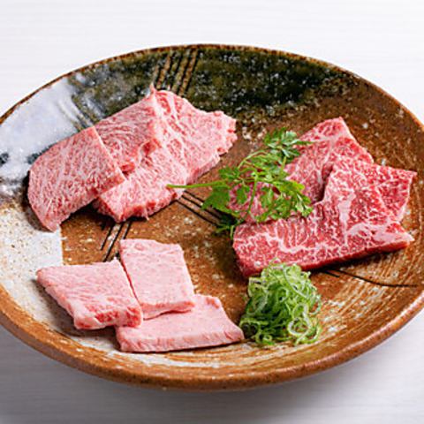 当店自慢のお肉は美味しさだけでなく、見た目の美しさも堪能可♪