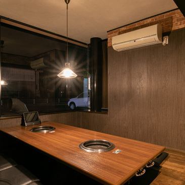 店内は全体的にブラウンベースのシックな空間で落ち着けます