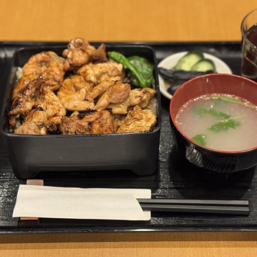 【肉増し】は焼鳥が大盛りでボリュームも満点！