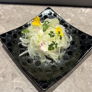 Onisara and flower salad with homemade dressing