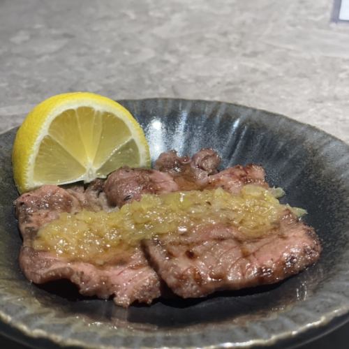牛タンの炭火焼き4枚　ネギ塩レモンソース