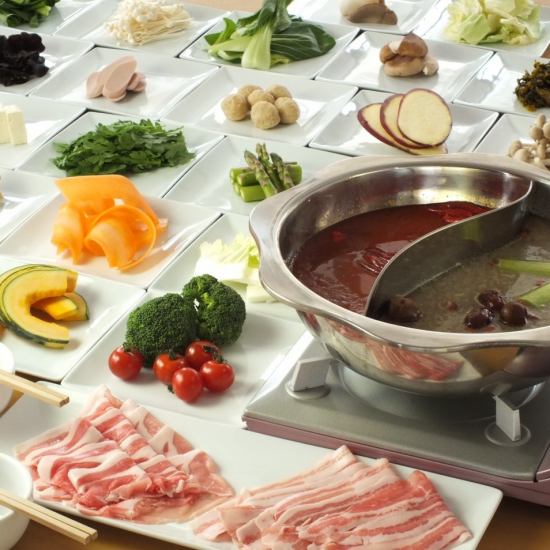 食べ放題コース数種類あり！一人一つお鍋もご用意可能です♪