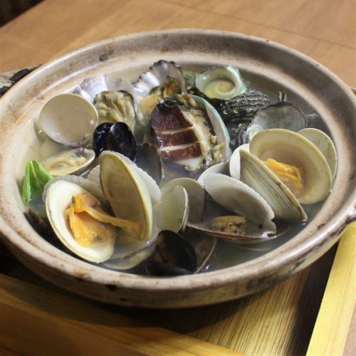 Delicious! 7 kinds of shellfish steamed in sake
