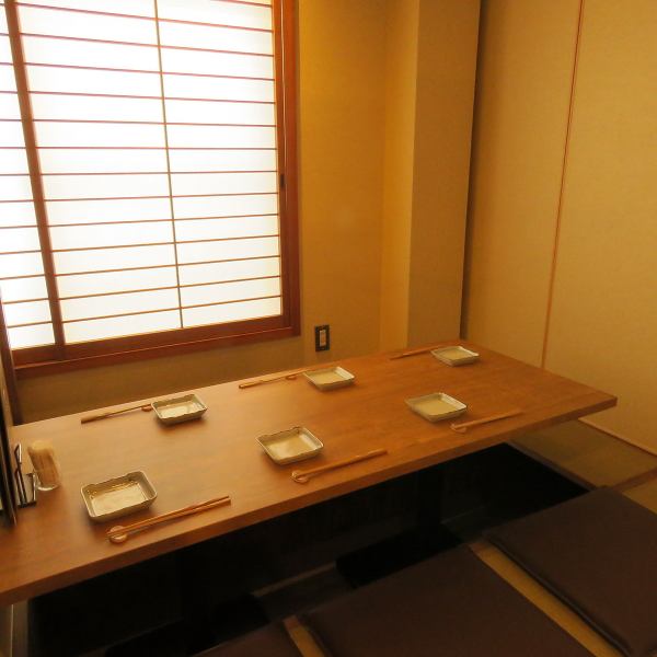 神戸サウナ裏、串カツ田中さんの裏口。2名様～4名様の少人数用の個室5部屋ございます。是非、ご予約下さい！