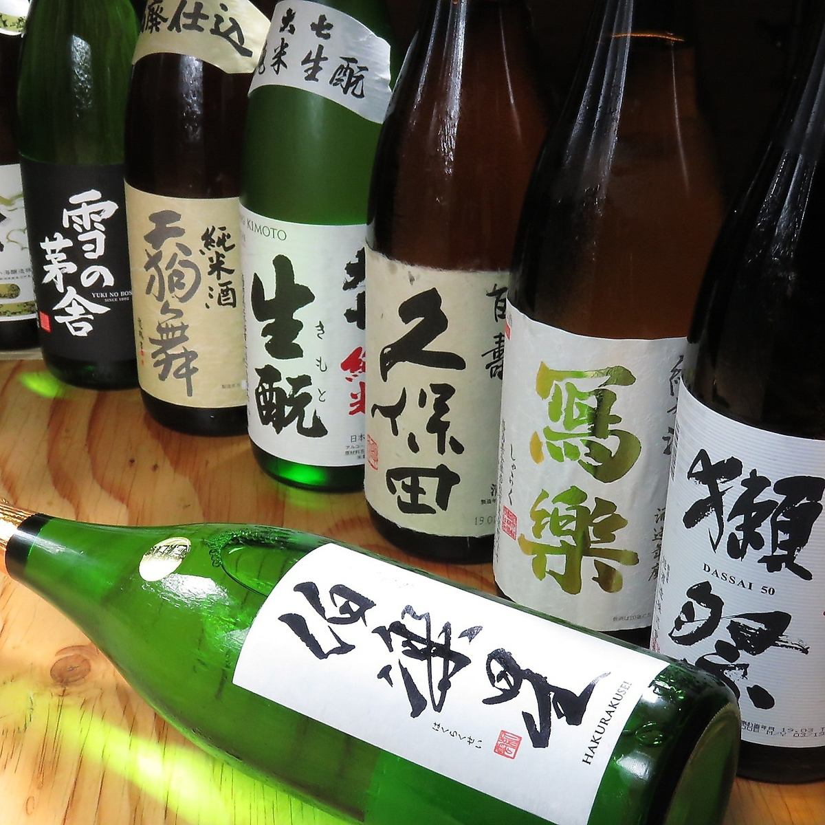 Dassai, Hakurakusei, Shagaraku, etc. We have a wide selection of about 30 types of sake!