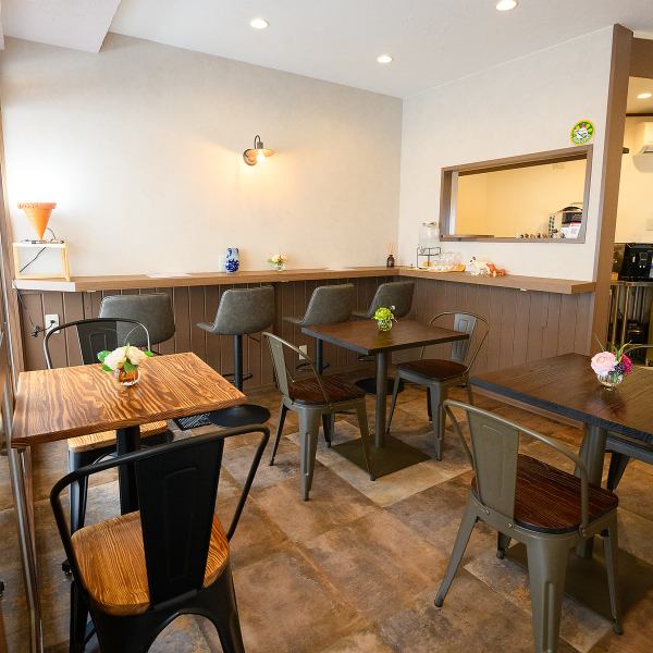 Recommended for those who want to spend a relaxing time, such as for a mother's party.A homey space with a white tone that can be used by a maximum of 10 people from a small group.Customers with children can feel free to stop by ♪ You are also welcome to use it for lunch ♪