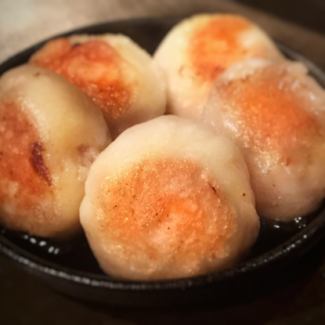 Overflowing gravy! Grilled small pork buns