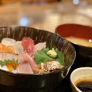 午餐僅限網路預約！【海鮮蓋飯、漁家湯、小碗】1,000日元！