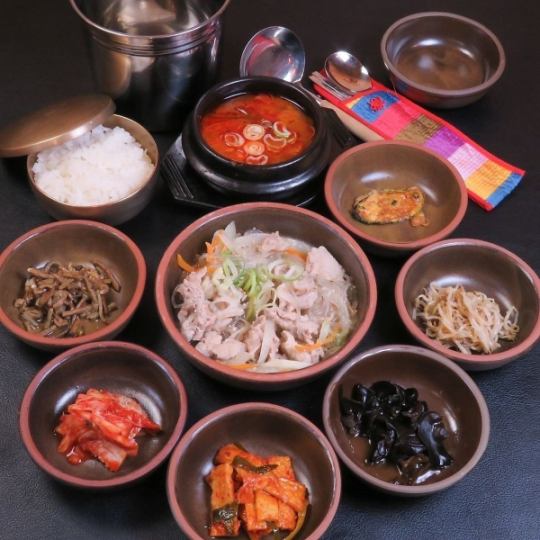 【ランチ】本格韓定食ランチ★メインを選択！おかず6品もついた満腹の本格韓国料理を満喫！