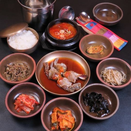 【ランチ・ディナーOK】メスケジャン定食/おかず6品チゲ付ご飯がお替り自由で大満足間違いなし！