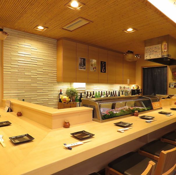 The exterior and interior of “Matsuba Koushi”, which was reopened last year, has been renewed! The counter seats on the first floor can be used by one person with a cozy atmosphere.Many regulars are attracted by the warm personality of the landlady ☆