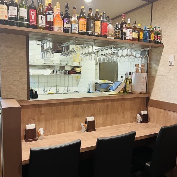 お一人様も大歓迎のカウンター席を多数ご用意しております！店内は清潔感があり落ち着いた雰囲気。