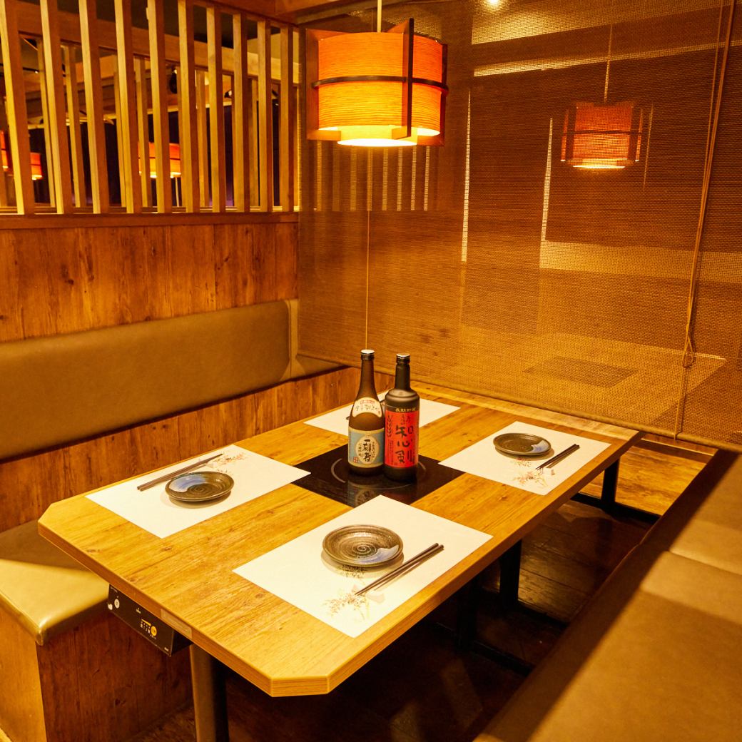 Enjoy banquets and drinking parties in a calm private room with a Japanese feel.