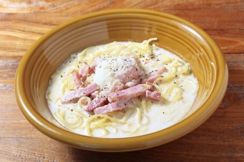 Bacon and cheese poached egg carbonara spaghetti