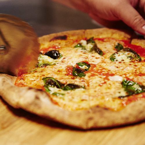 Oven-baked! Authentic Neapolitan pizza baked by a pizza chef