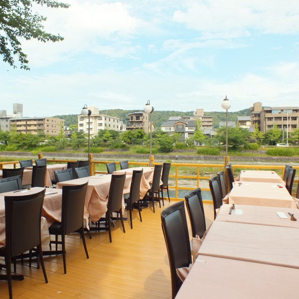 Great location, 5 minutes walk from Kawaramachi♪ Excellent atmosphere! A hideaway for adults where you can enjoy meals while looking at the Kamogawa River♪