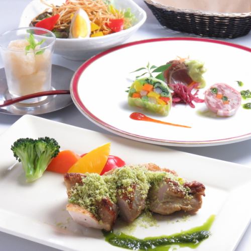 We offer a colorful and carefully selected menu★