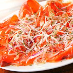 Crispy onion and smoked salmon carpaccio