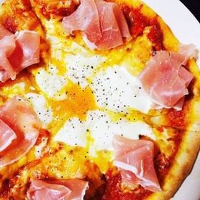 Bacon half egg pizza