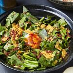 Raw spinach yokaroumon salad