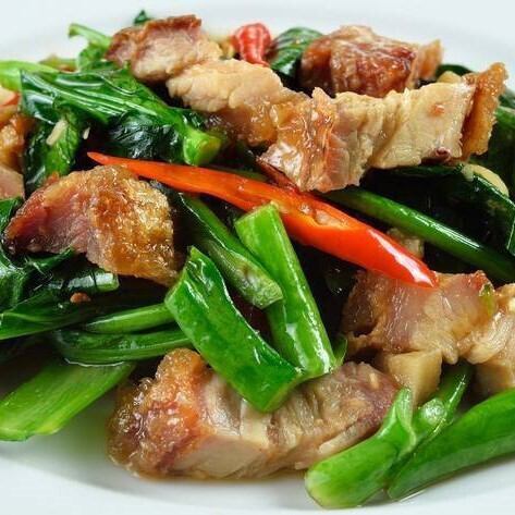 皮付きバラ肉と野菜の炒め物