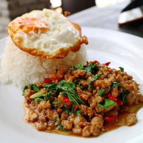 本格的な本場タイ料理を幅広く取り揃えてます。
