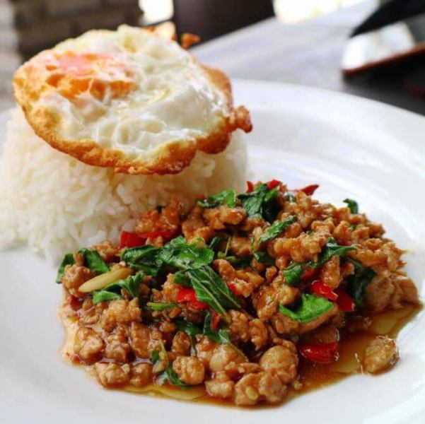 タイ料理の定番！【特製ガパオライス】