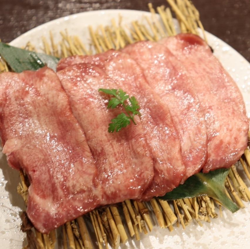 厳選して仕入れたお肉を炭火で愉しむ♪お手頃価格でご用意！