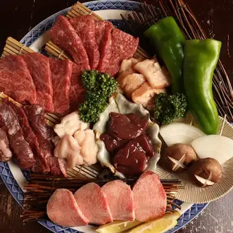焼肉ホルモン堪能コース☆名物13品コース/飲み放題付き6500円(税込)