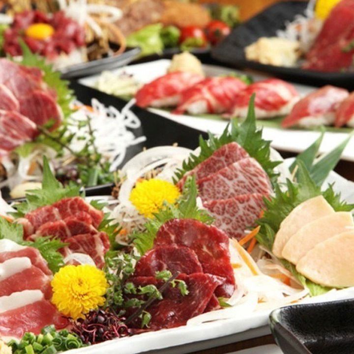 Many meat dishes such as horse sashimi from Kumamoto and popular meat sushi