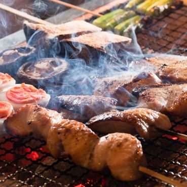高火力でふんわり焼き上げる！当店自慢の炭火焼をご堪能下さい。