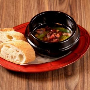 Seafood and Lemon Ajillo (2 Baguettes Included)