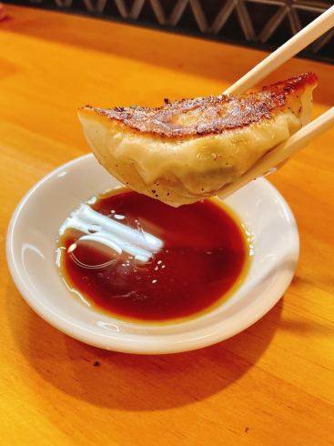 A 2-minute walk from the west exit of Utsunomiya! A new gyoza and ramen shop!