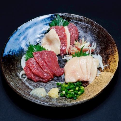 馬刺しの紅白盛り