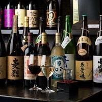 地酒も定番もそろう、約70種類の豊富なドリンク