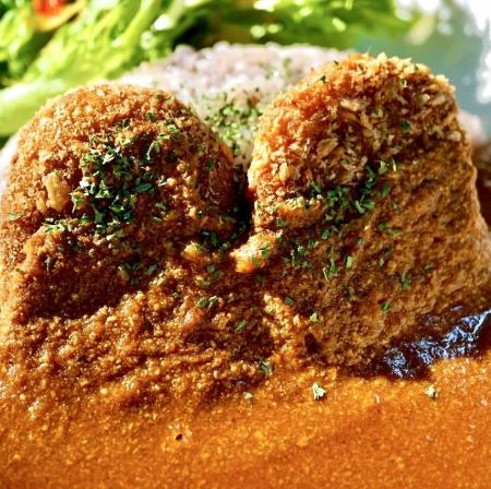 湊のメンチカツカレー